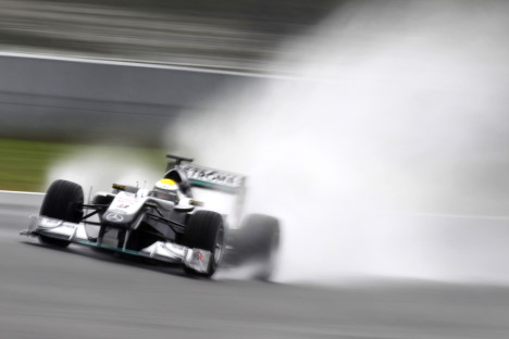 Nico Rosberg i regnvejret på Jerez